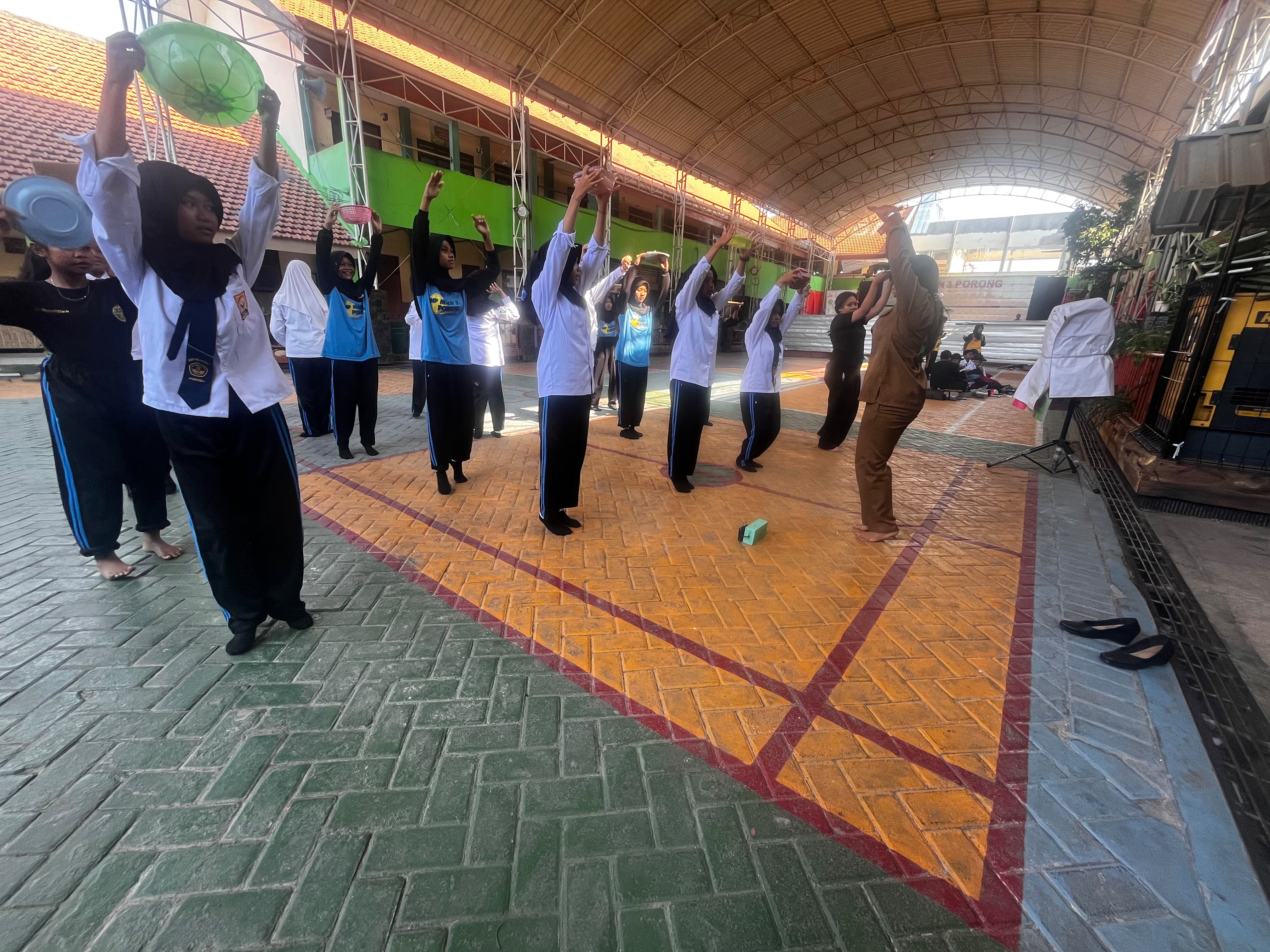 Ektrakurikuler Tari Rutin Berlatih Melestarikan Seni Tradisional